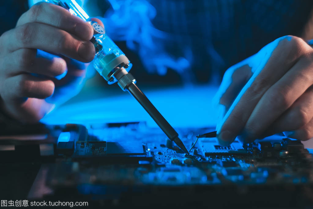 焊接主板 計(jì)算機(jī)工程師在硬件開(kāi)發(fā)中的關(guān)鍵技藝